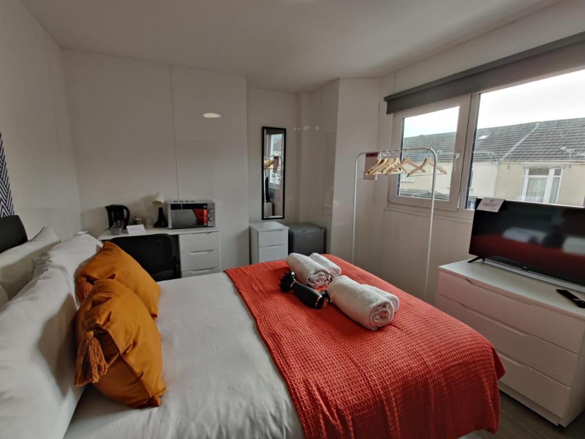 Double Ensuite Rooms 스완지 외부 사진